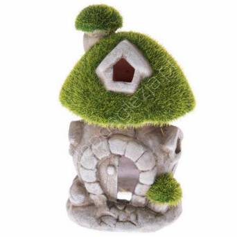 Domek ceramiczny z trawą 