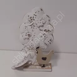 Kurka pod drzewem drewniana mała