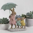 Figurka Zajączki z parasolem zielonym